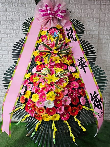 예술인 협회 동료들이 디자인을 극찬한 예술적 화환